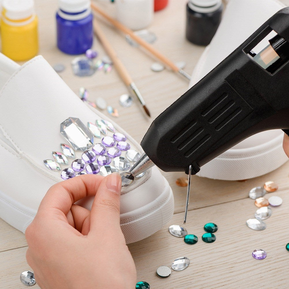 Hot glue gun + 2 cartridges