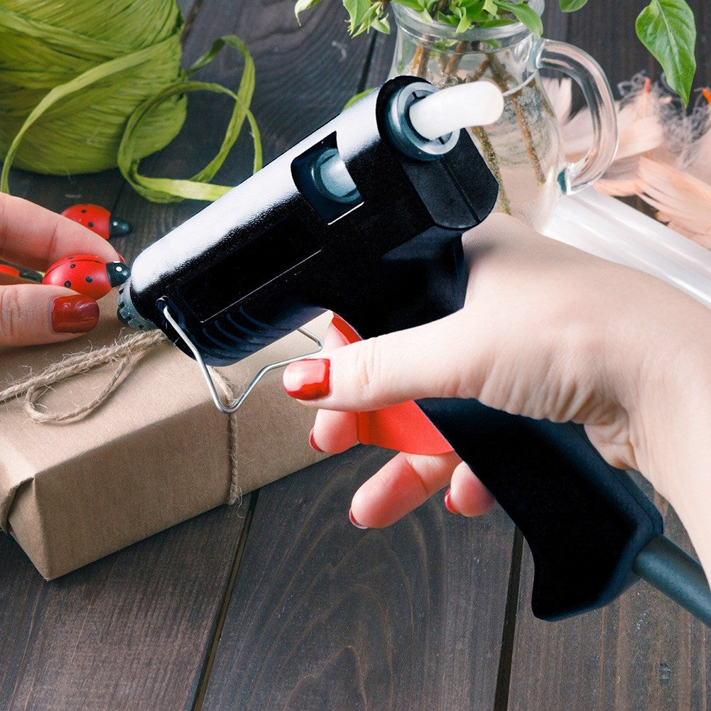 Hot glue gun + 2 cartridges