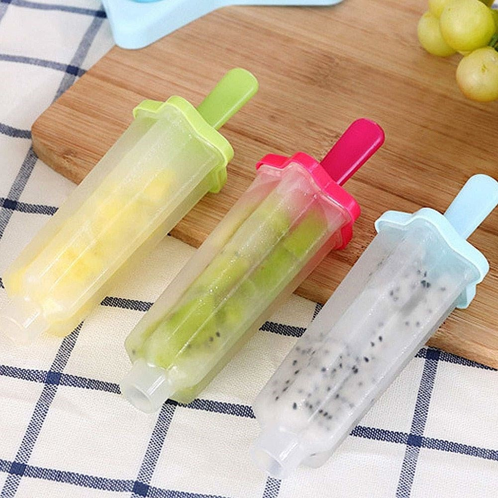 Ice cream molds for 6 portions in a practical position