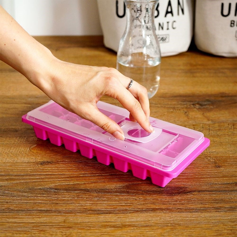 Ice cube mold with lid - spill-free and easy to fill