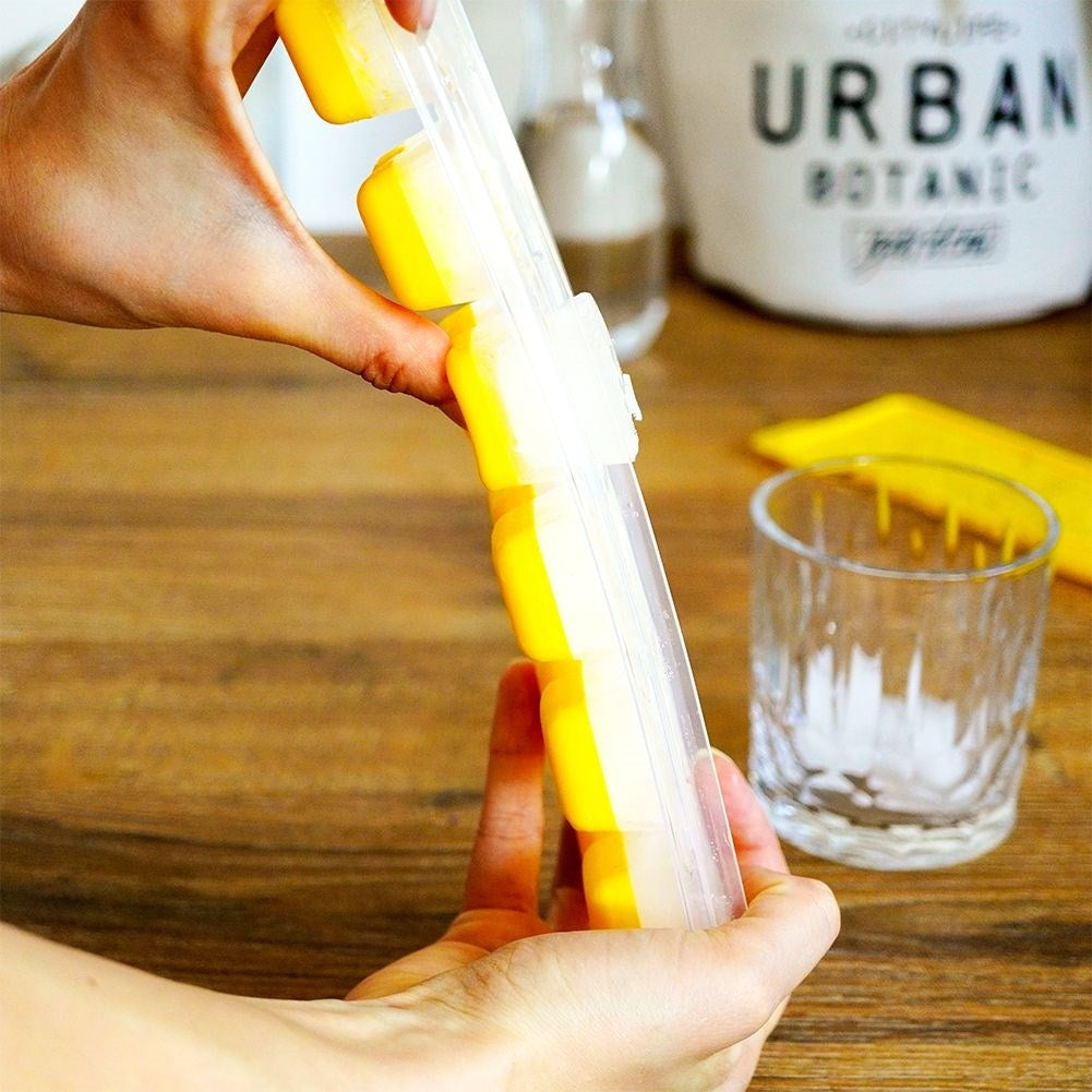 Ice mold: Practical lid, silicone base, 12 ice cubes