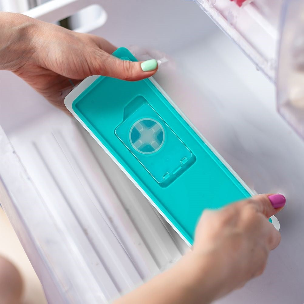 Ice mold: Practical lid, silicone base, 12 ice cubes