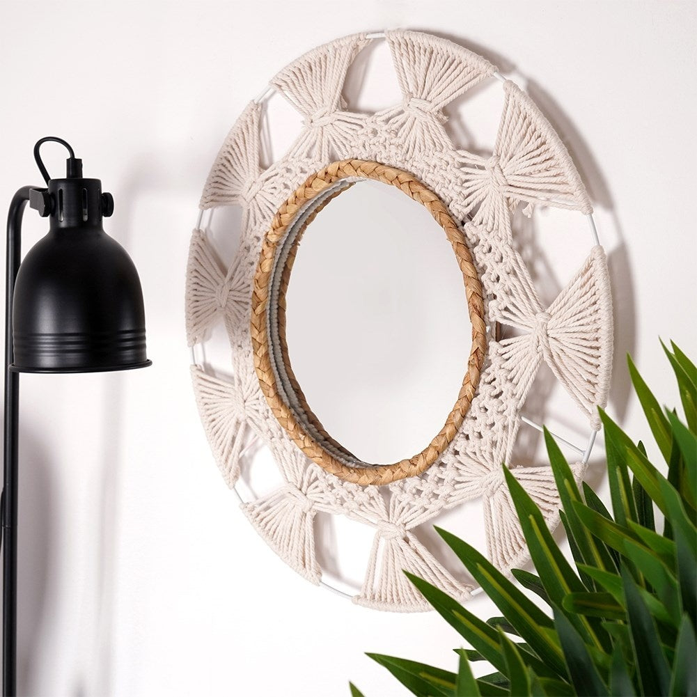 Impressive wall mirror with diameter of 45 cm