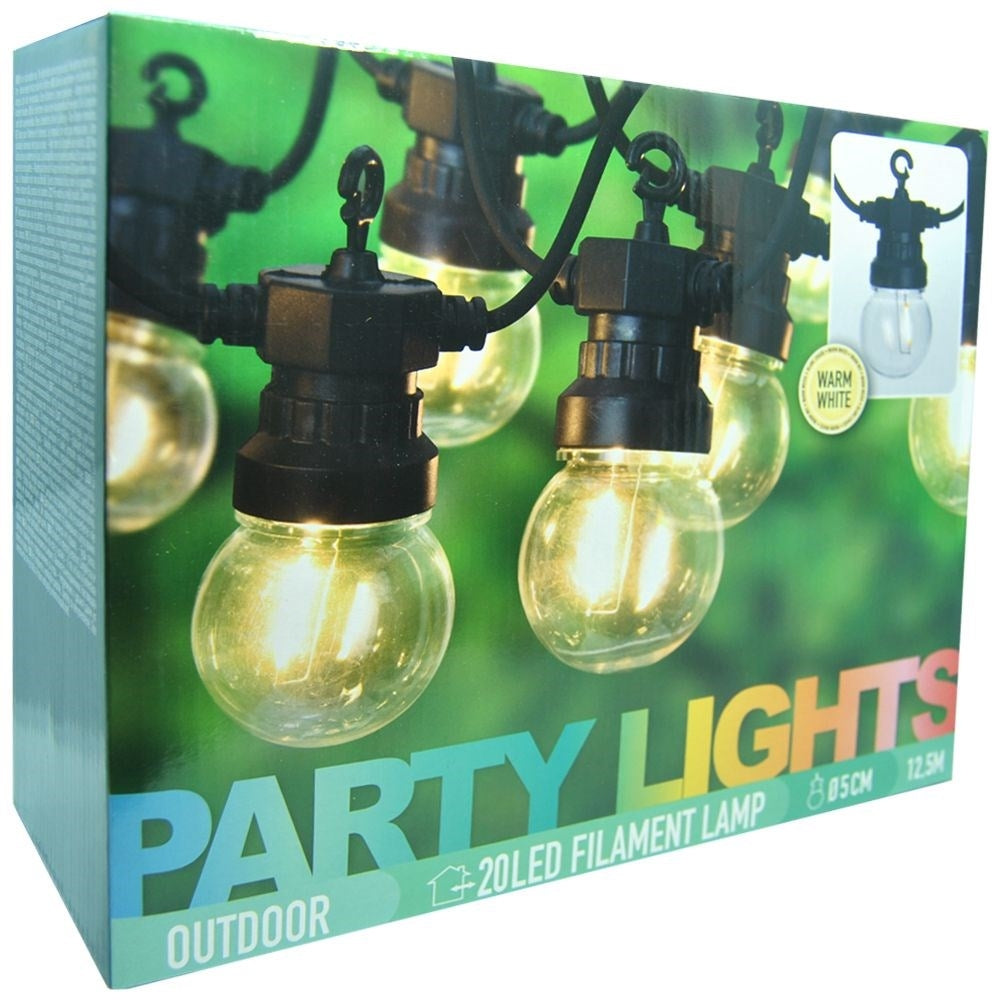 Indoor/outdoor garland with warm retro light bulbs