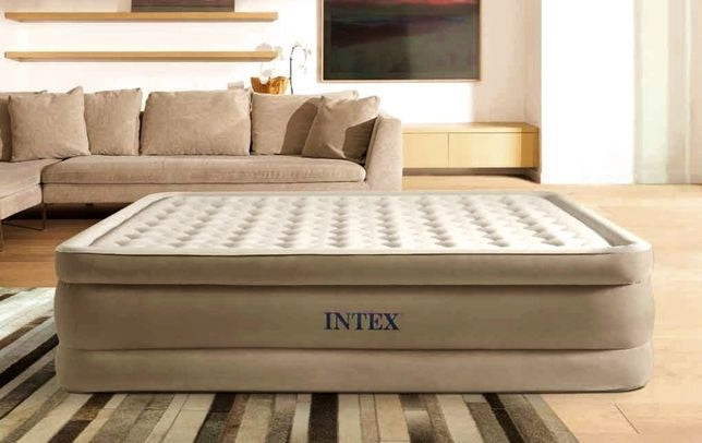 Inflatable Double Mattress with Built-In Pump, 203x152 cm