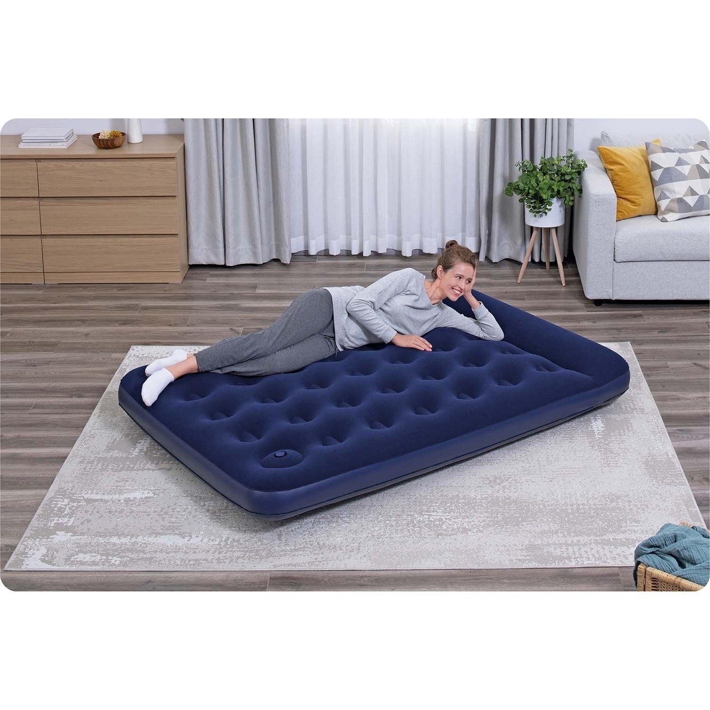 Inflatable mattress 191x137x28 cm with built-in foot pump Bestway 67225