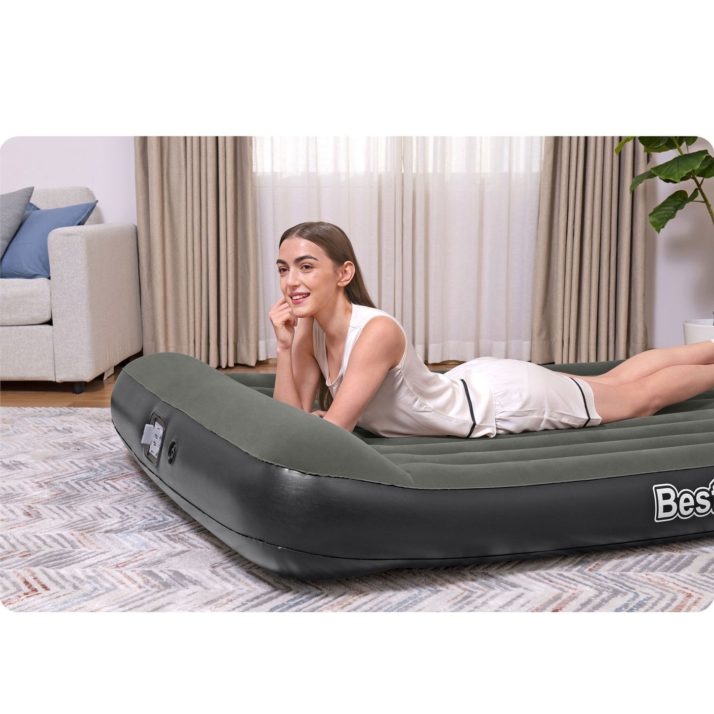 Inflatable mattress 203x152x30 cm with built-in electric pump Bestway 67930