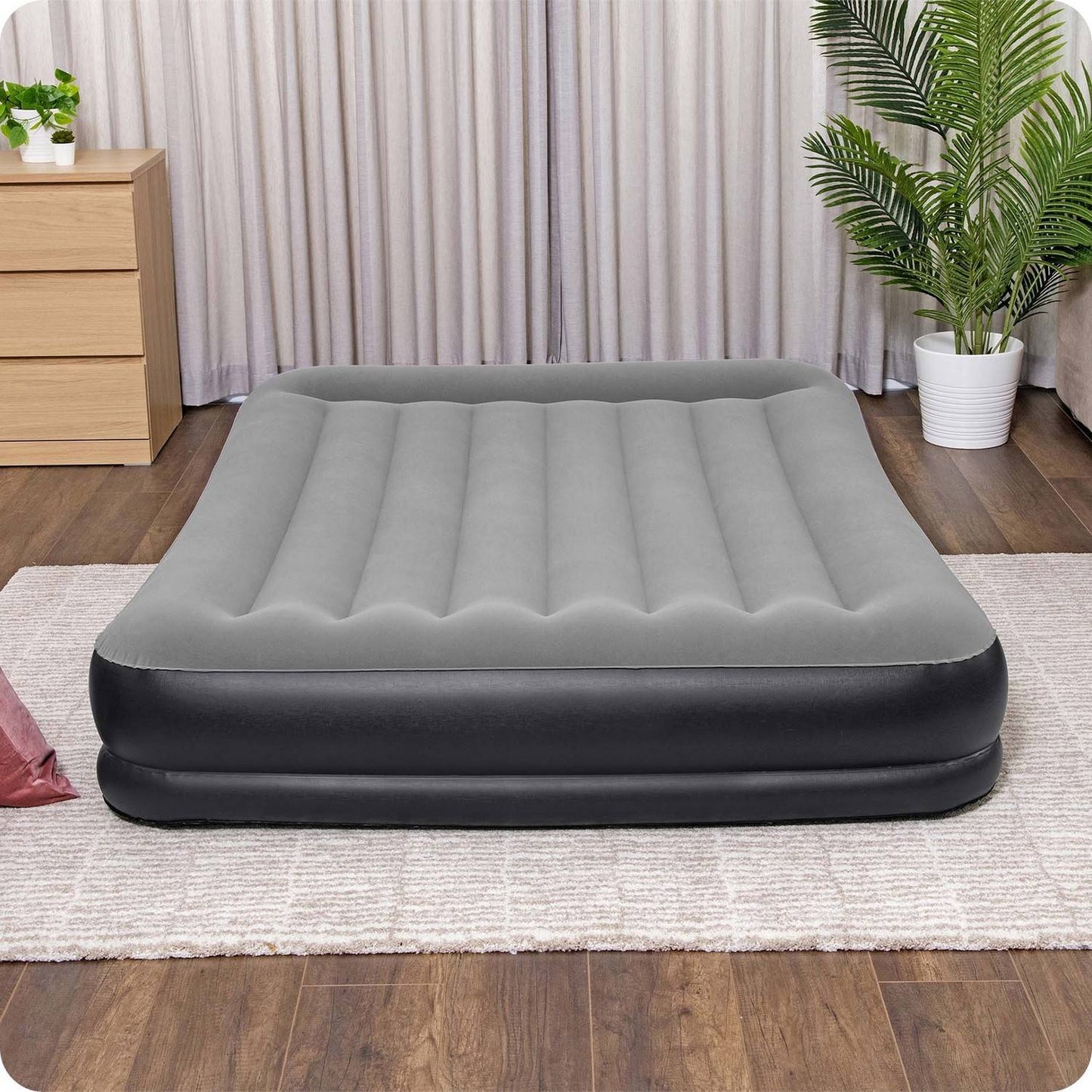 Inflatable mattress 203x152x36 cm with built-in electric pump Bestway 67725