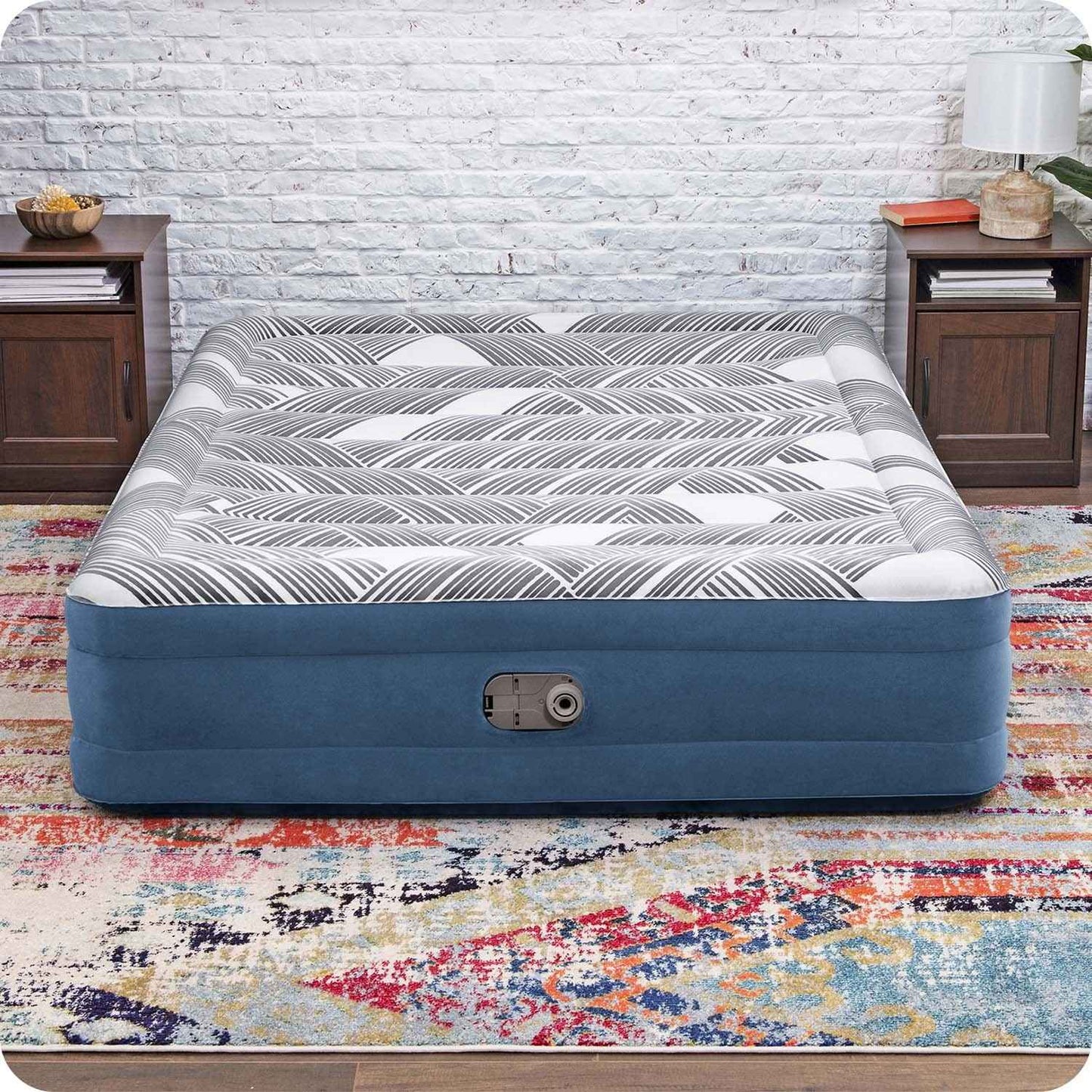 Inflatable mattress 203x152x36 cm with built-in pump Bestway 6712Y