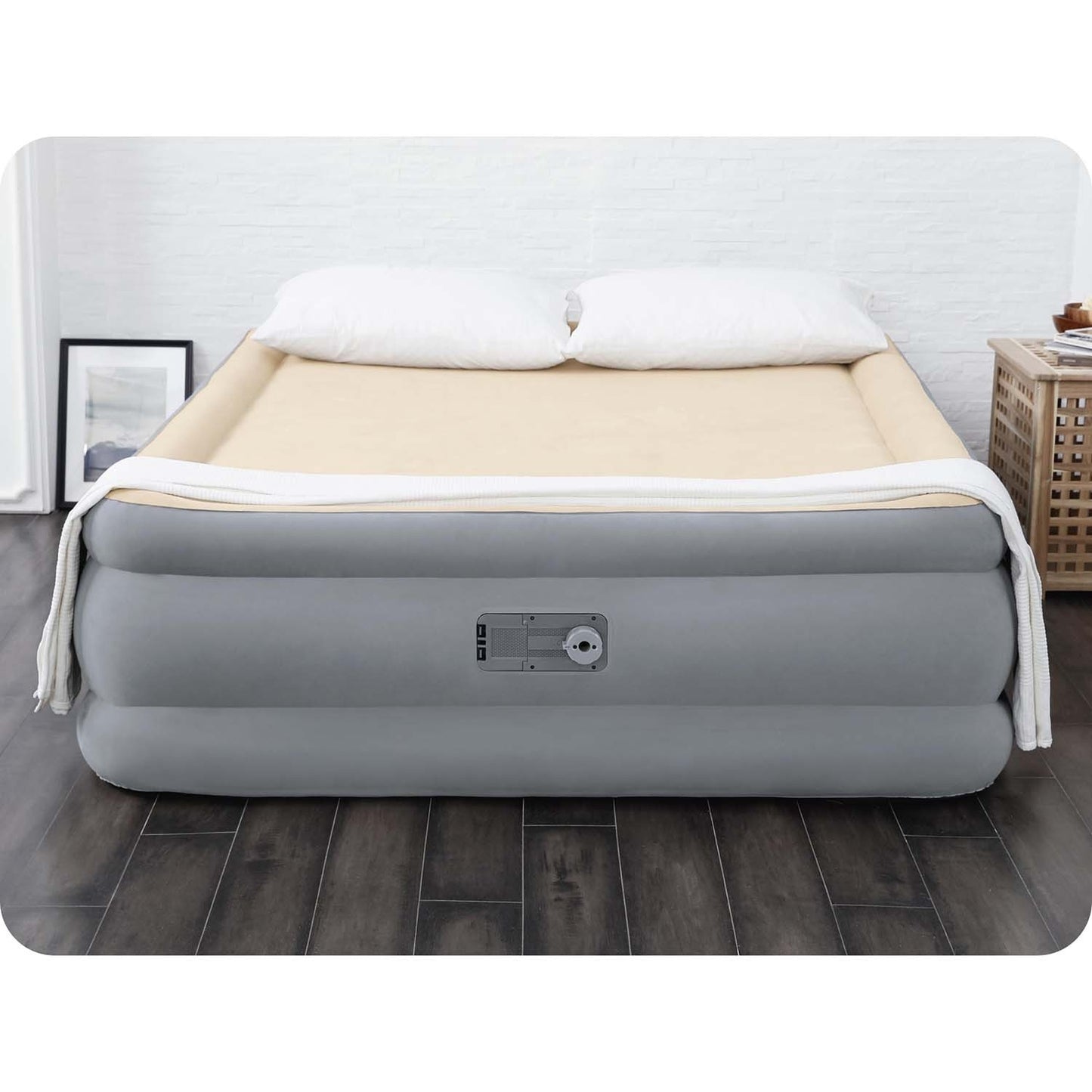 Inflatable mattress 203x152x46 cm with built-in electric pump Bestway 67486
