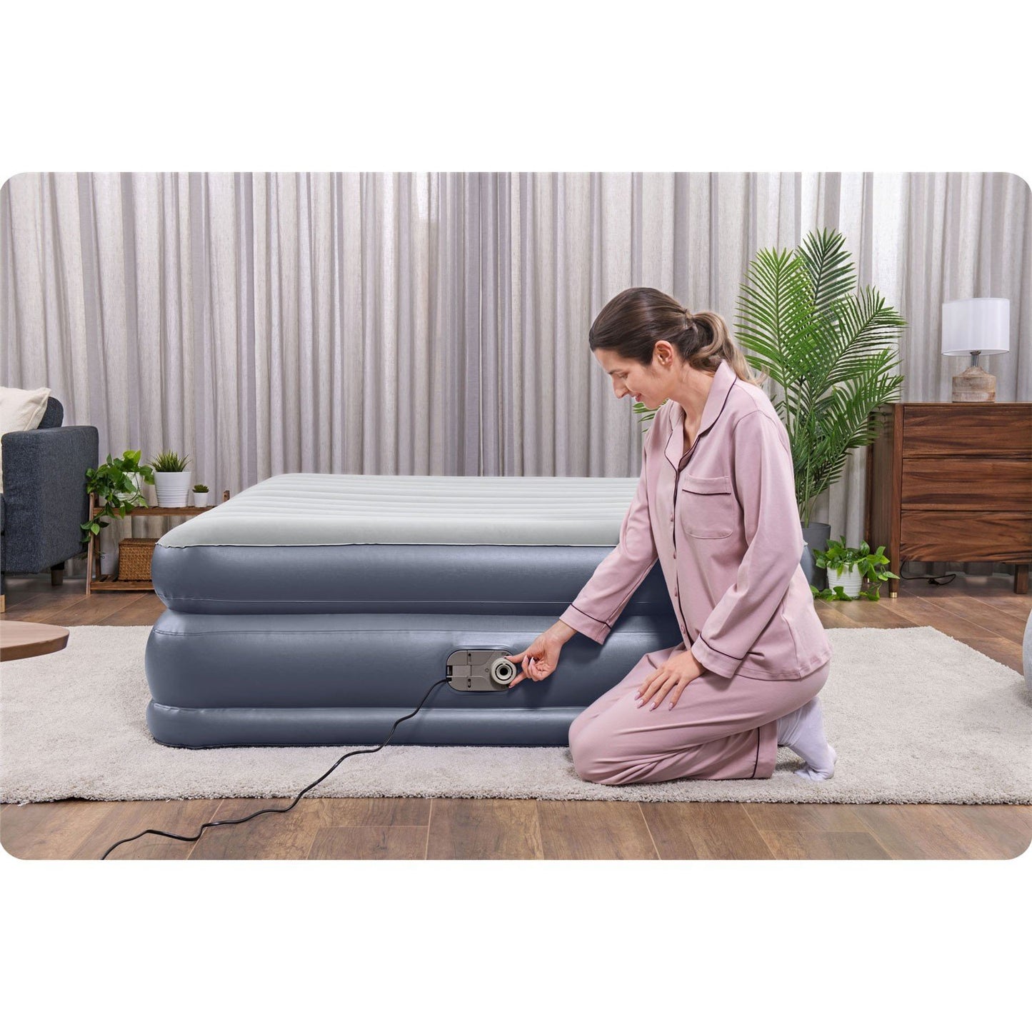 Inflatable mattress 203x152x51 cm with built-in electric pump Bestway 67925