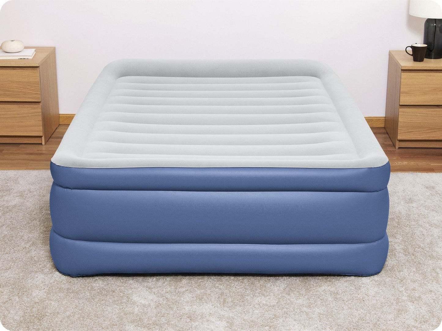 Inflatable mattress 203x152x61 cm with built-in electric pump Bestway 67690
