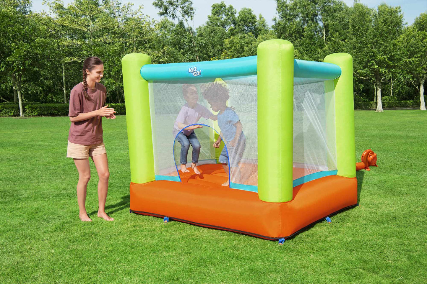 Kids Indoor/Outdoor Inflatable Bouncer with Blower