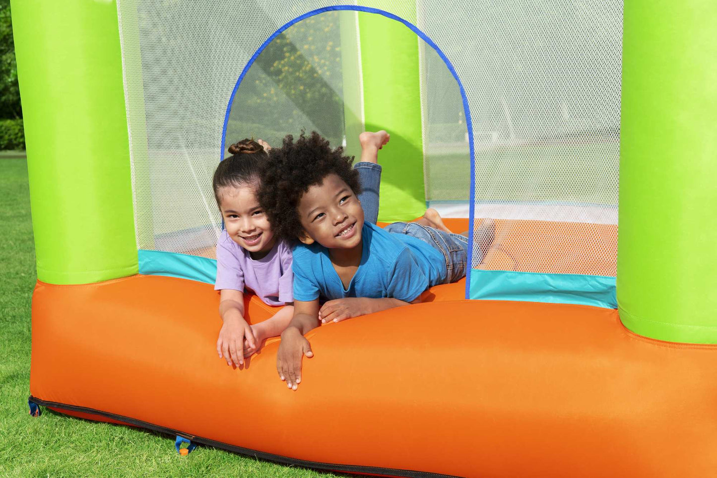 Kids Indoor/Outdoor Inflatable Bouncer with Blower