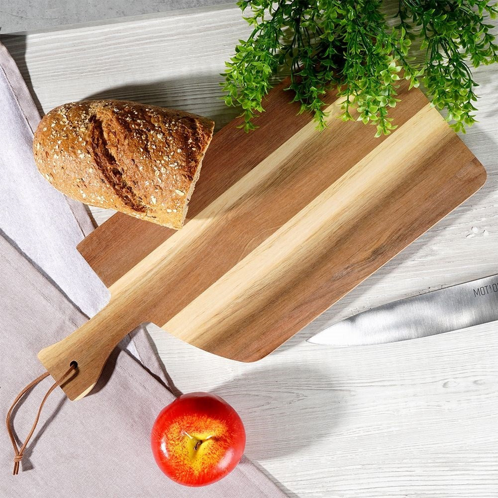 Kitchen board in durable acacia wood for cutting and serving