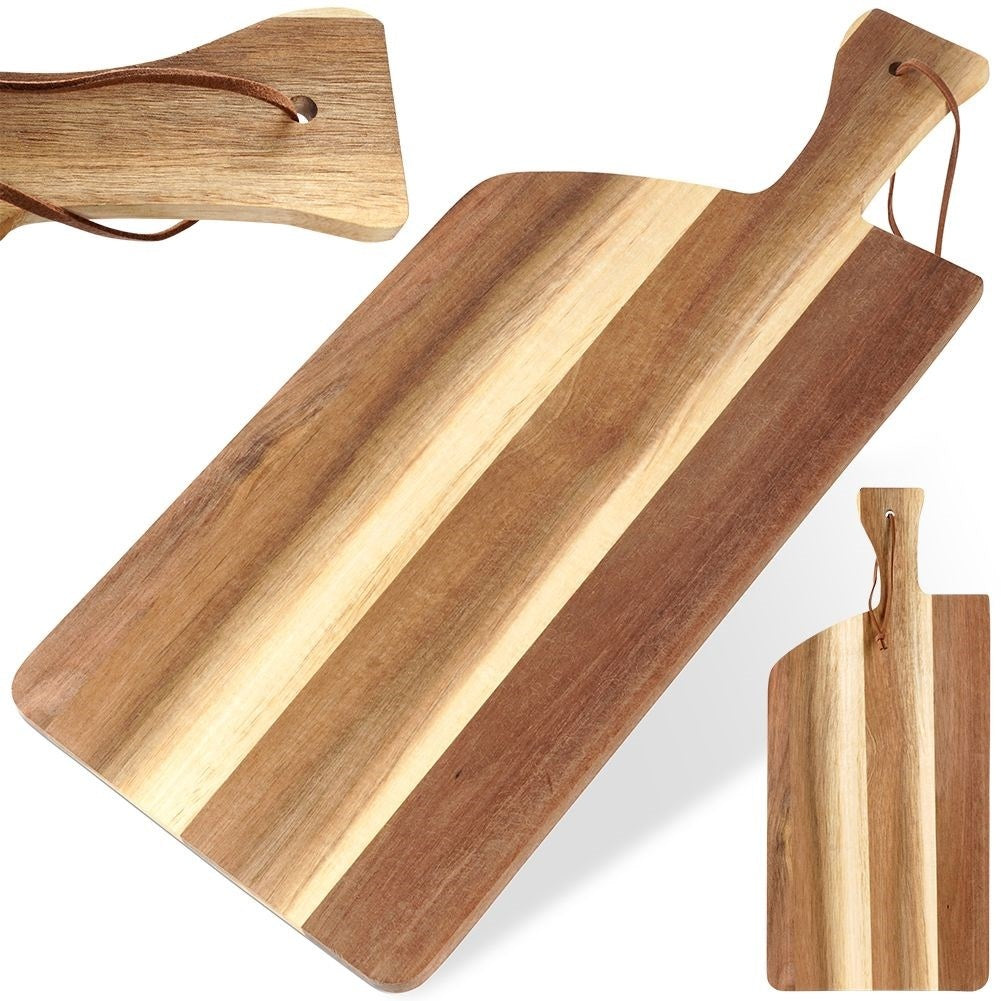 Kitchen board in durable acacia wood for cutting and serving