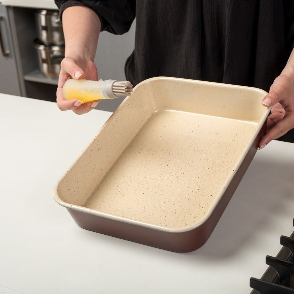 Kitchen brush with dosing container - Perfect for grilling!