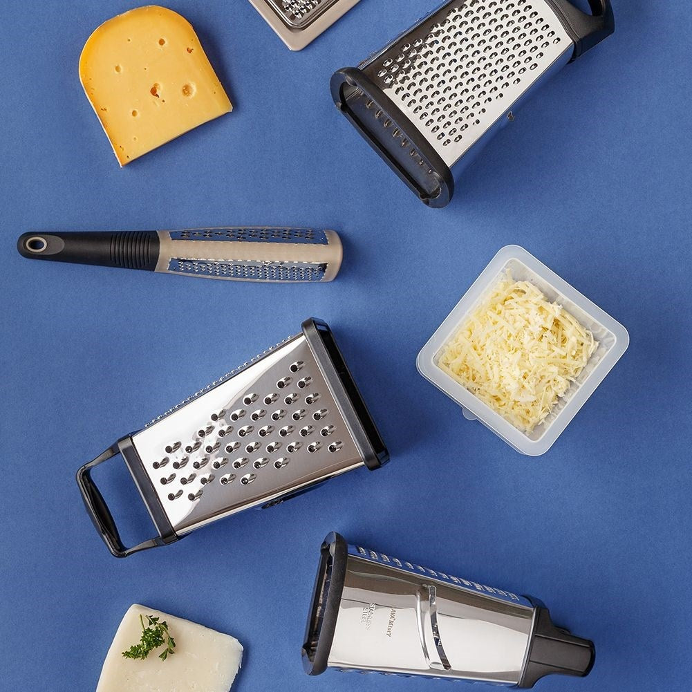 Kitchen grater with 4 blades for vegetables, cheese and spices