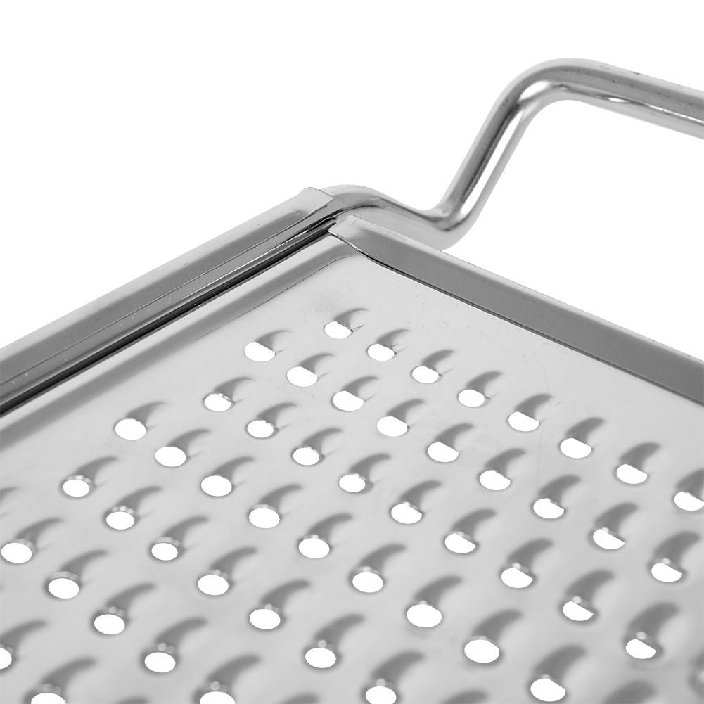 Kitchen grater with three blades - Convenient and space-saving