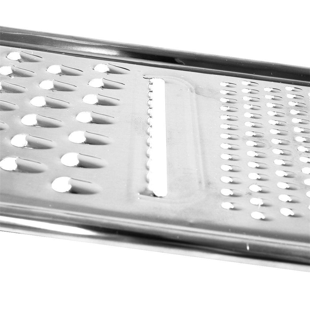 Kitchen grater with three blades - Convenient and space-saving