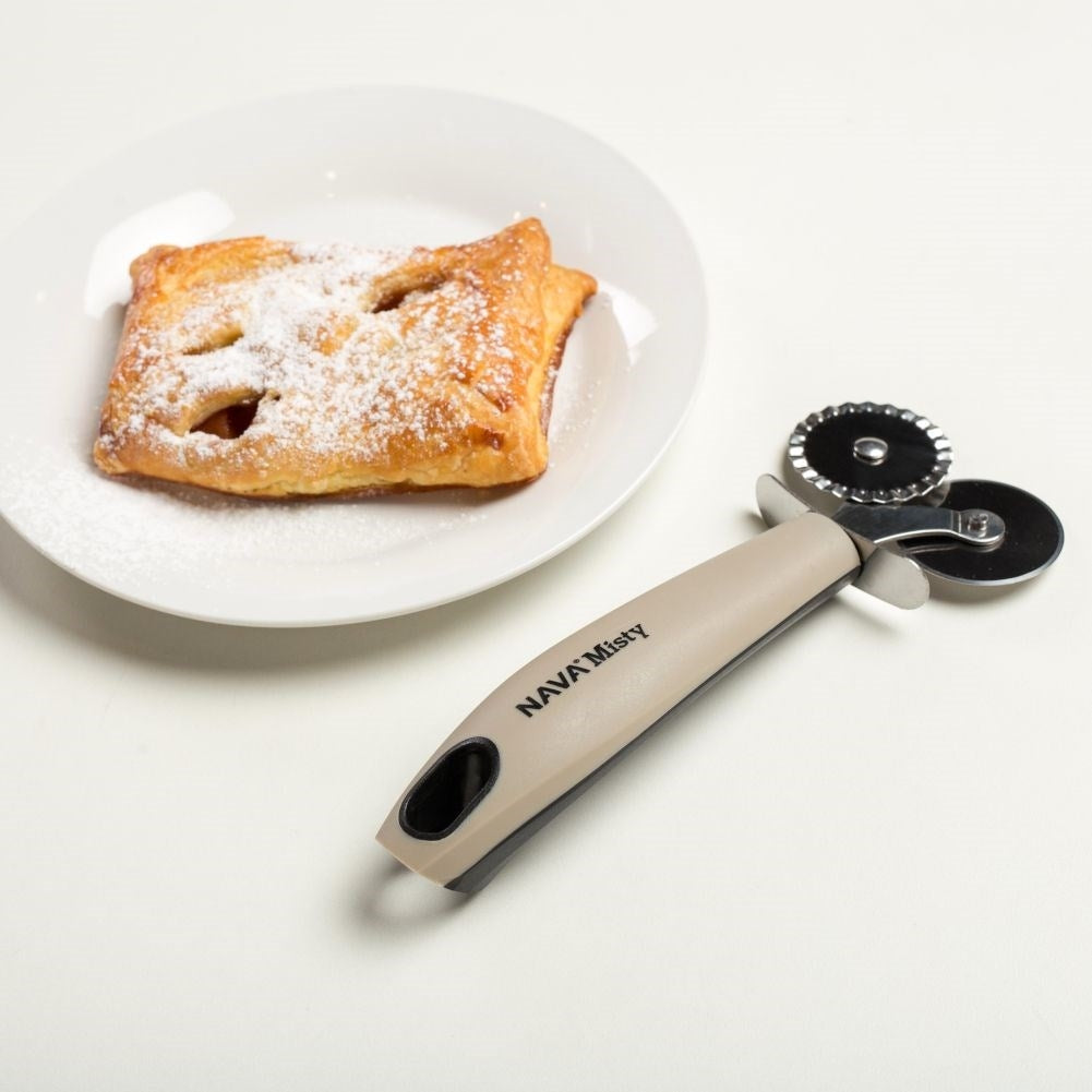 Kitchen utensils with smooth and wavy steel blades for pasta