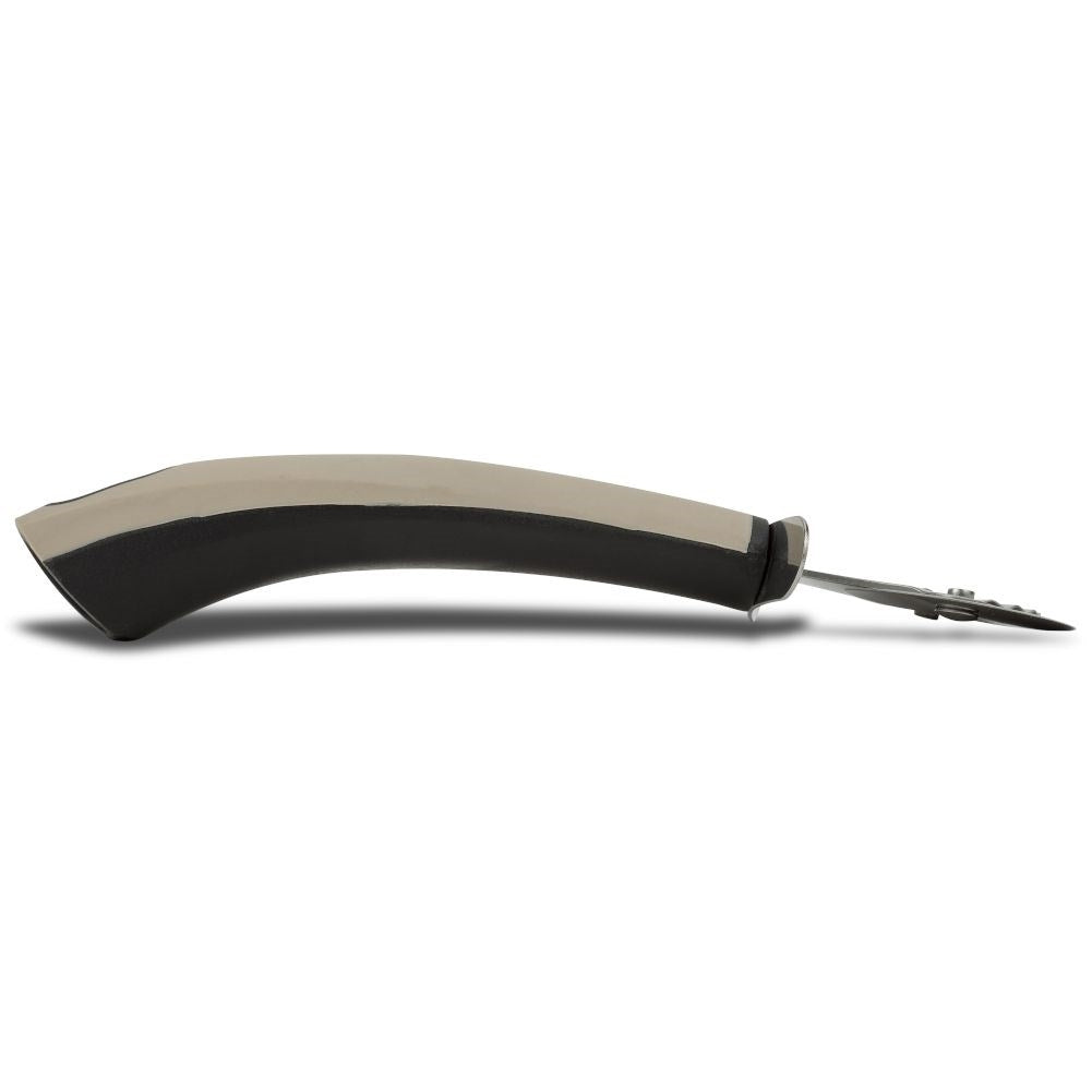 Kitchen utensils with smooth and wavy steel blades for pasta