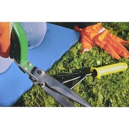 Knee pad: Protects the knees during gardening and excursions