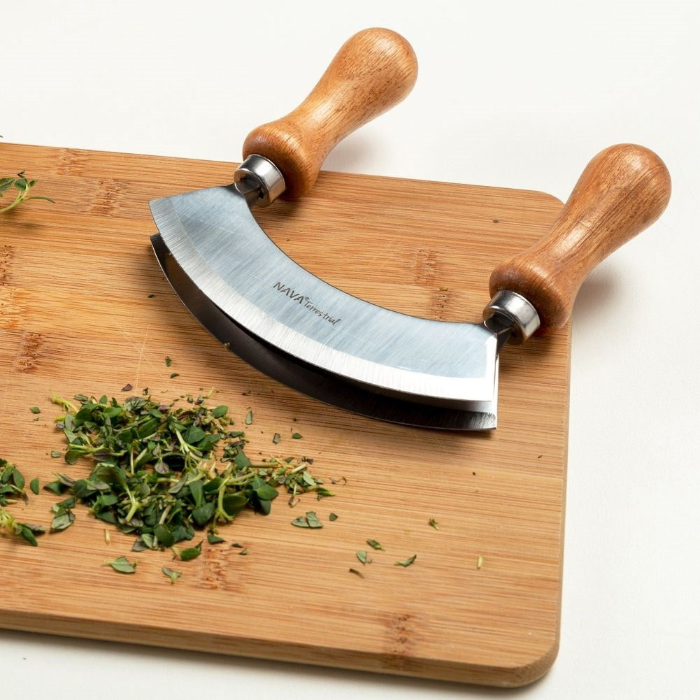 Knife with Double Blade for Easy Chopping of Vegetables