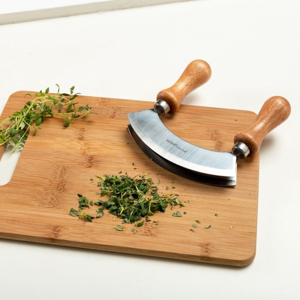 Knife with Double Blade for Easy Chopping of Vegetables
