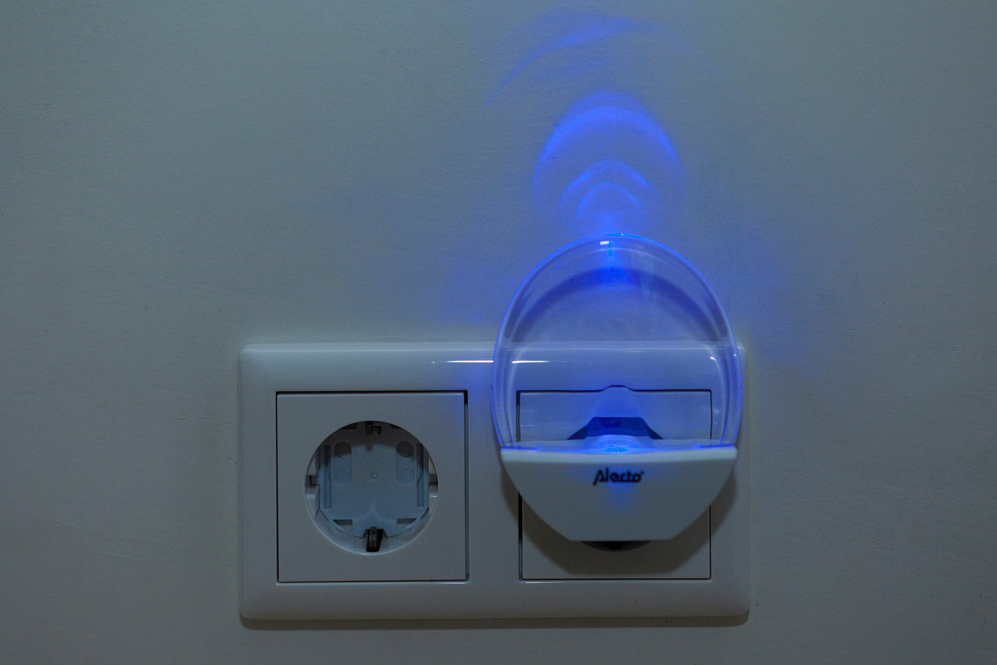 LED Kids Nightlight with Auto On/Off, Energy-Efficient