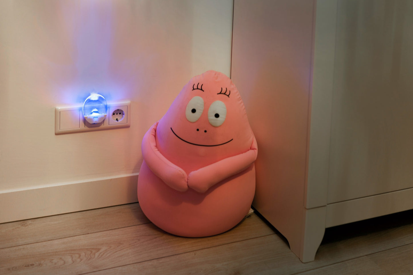 LED Kids Nightlight with Auto On/Off, Energy-Efficient