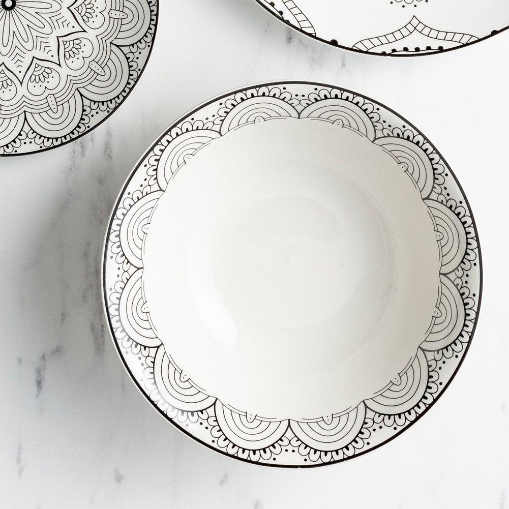 Large bowl 1.4 liters for versatile use in the kitchen