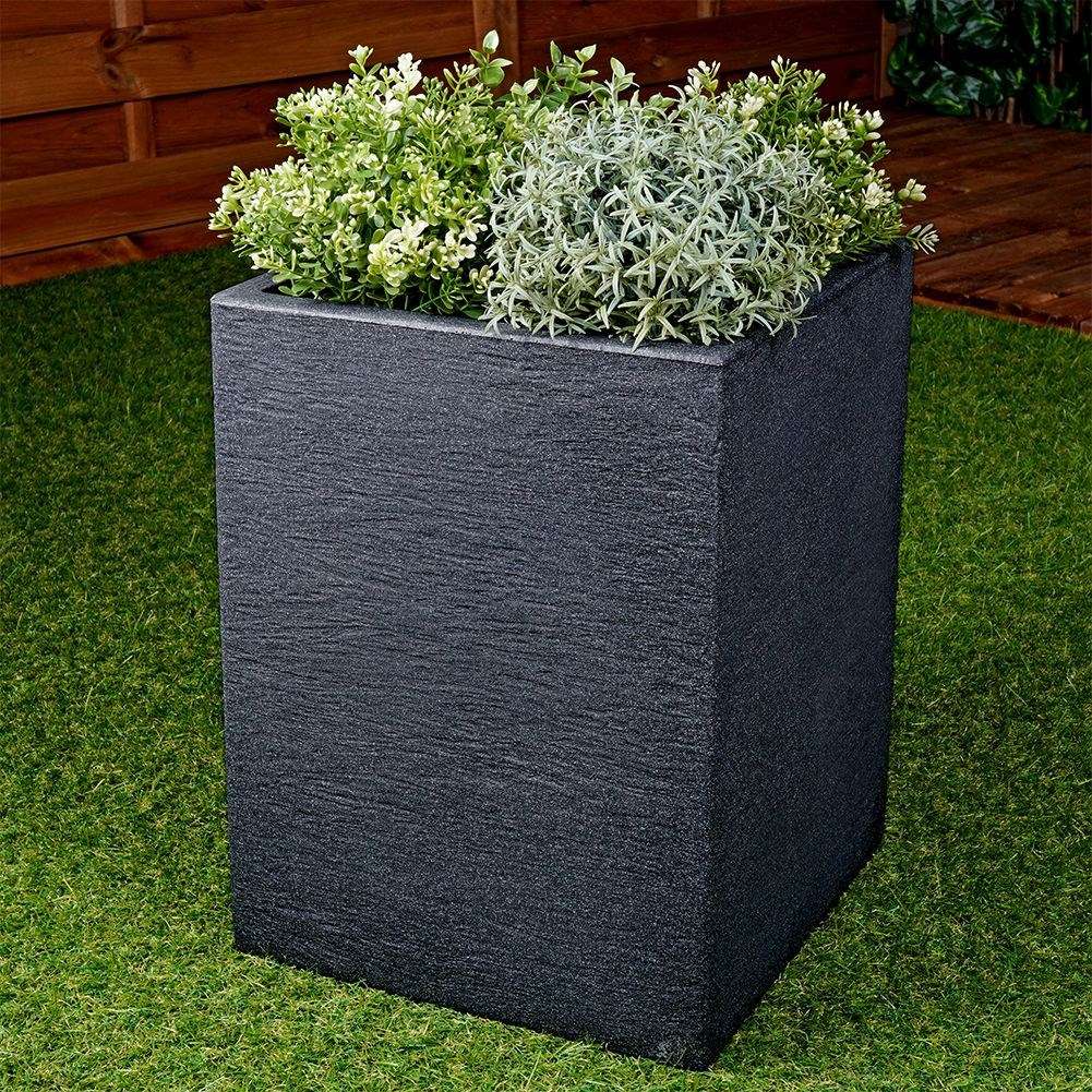 Large flower pot in weather-resistant stone imitation for outdoors