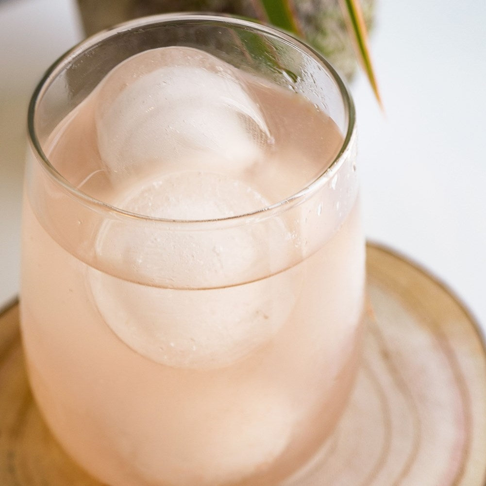 Large ice cube shape: Flexible, durable and machine washable