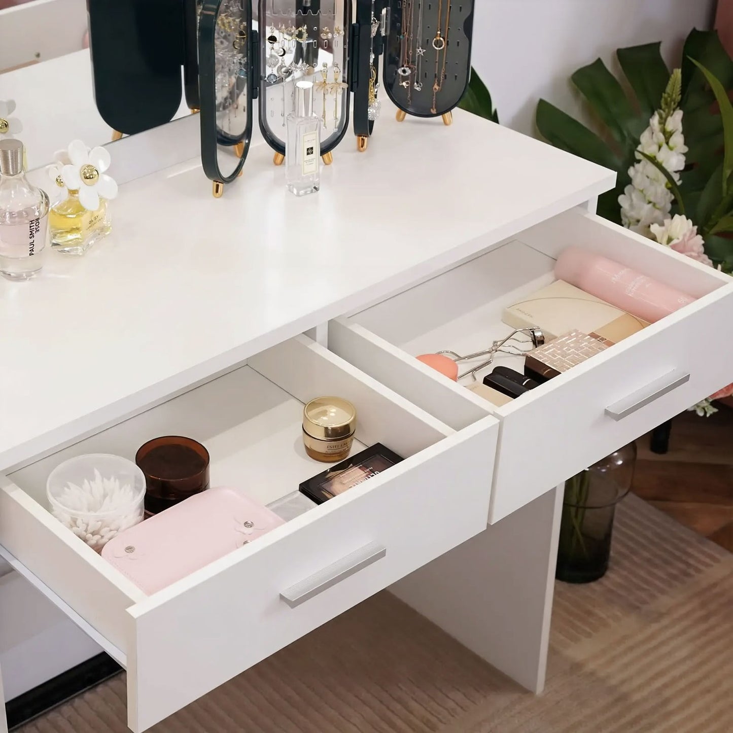 Large modern cosmetic dressing table, mirror lighting