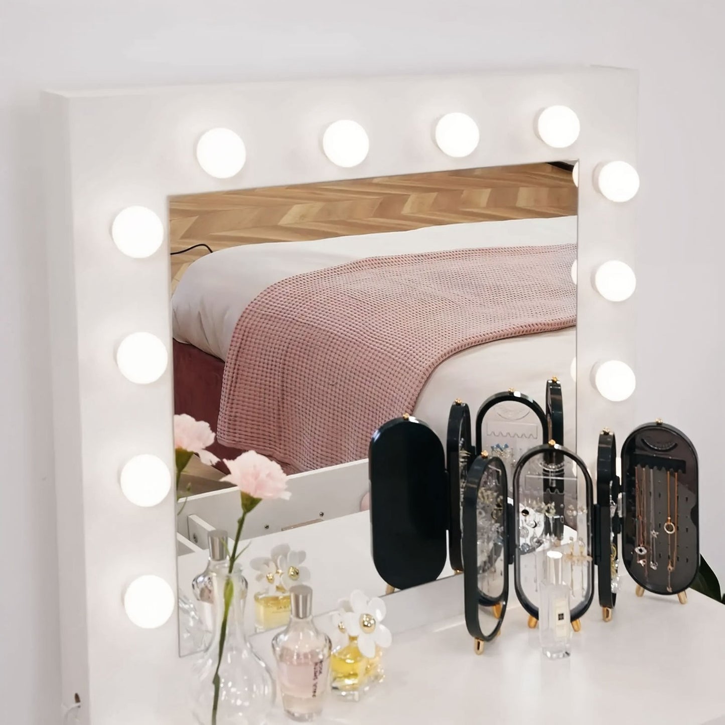 Large modern cosmetic dressing table, mirror lighting