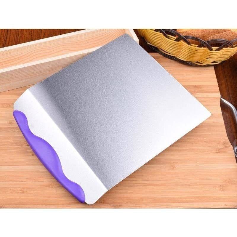 Large-scale dough spatula with comfortable silicone handle