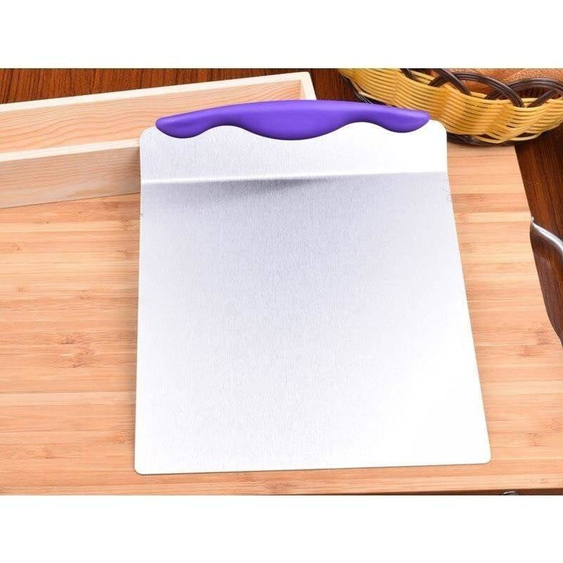 Large-scale dough spatula with comfortable silicone handle