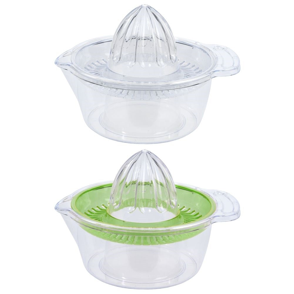 Lemon squeezer with spout for easy juicing