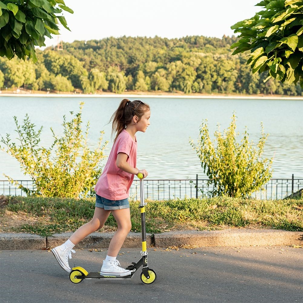 Light scooter for children, 1.8 kg, max 50 kg, rubber wheels 120 mm