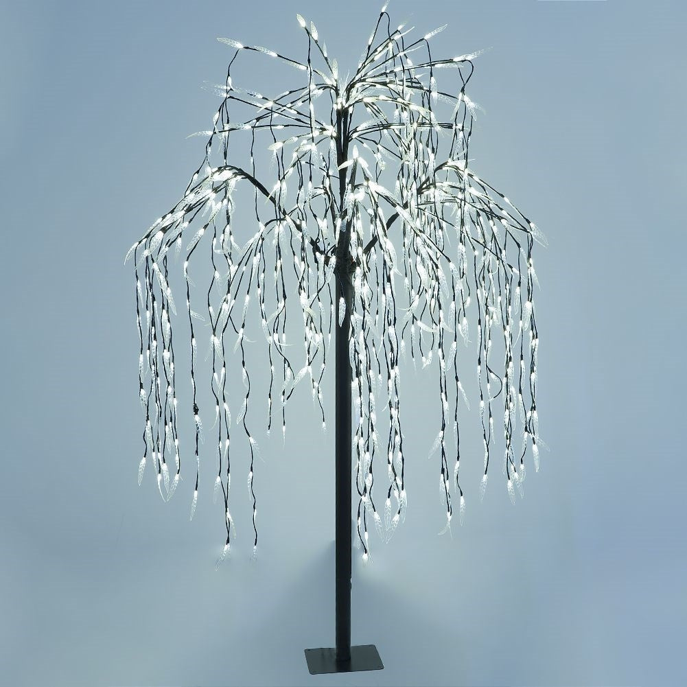 Light tree with 810 LED lights for a magical Christmas atmosphere