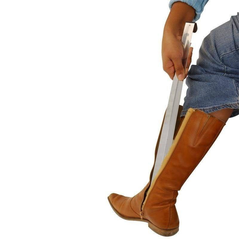Long and robust shoe horn with hook for easy hanging
