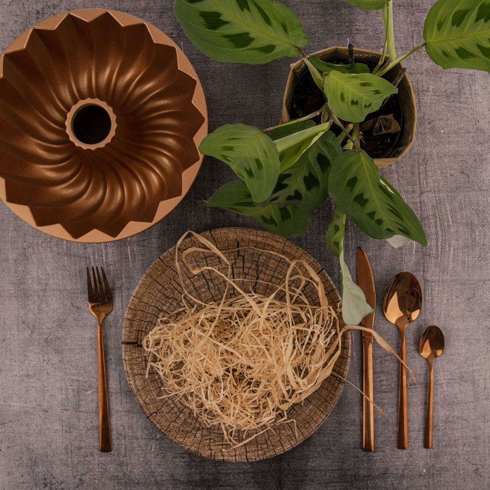 Luxurious cutlery 24 pieces in copper colour, stainless steel