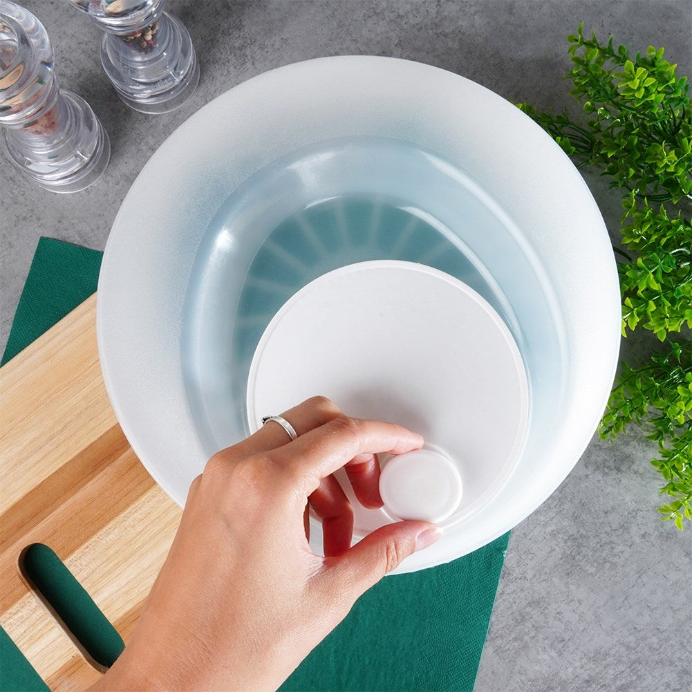 Manual salad spinner dryer
