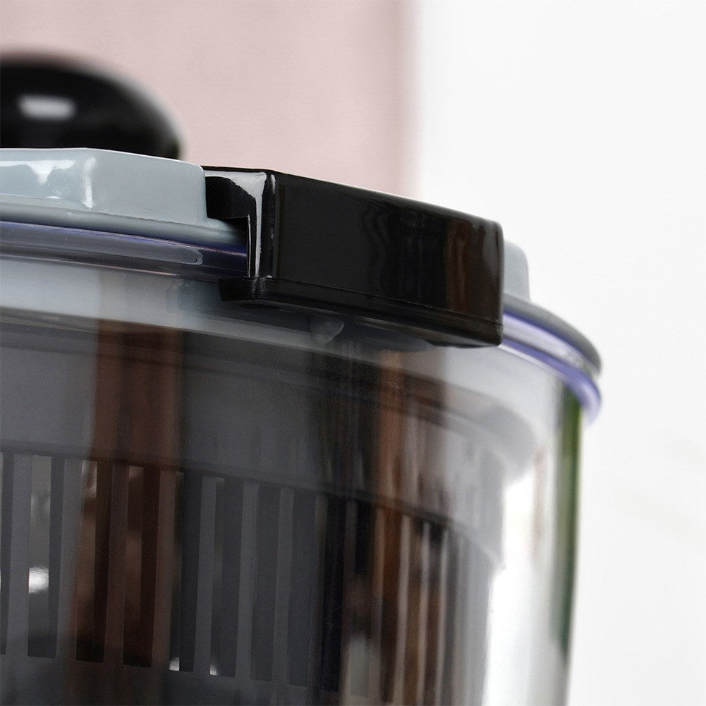 Manual salad spinner dryer