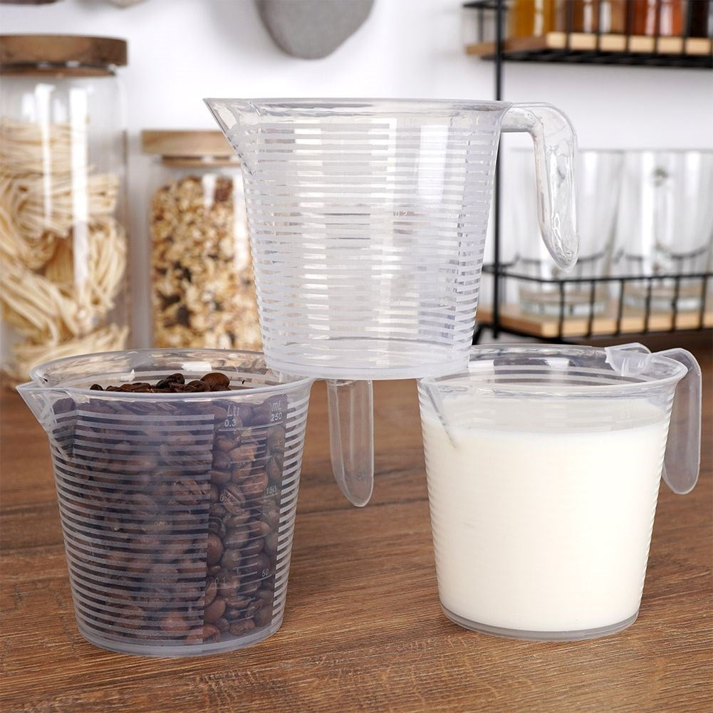 Measuring cup 250 ml with handle and spout for liquids