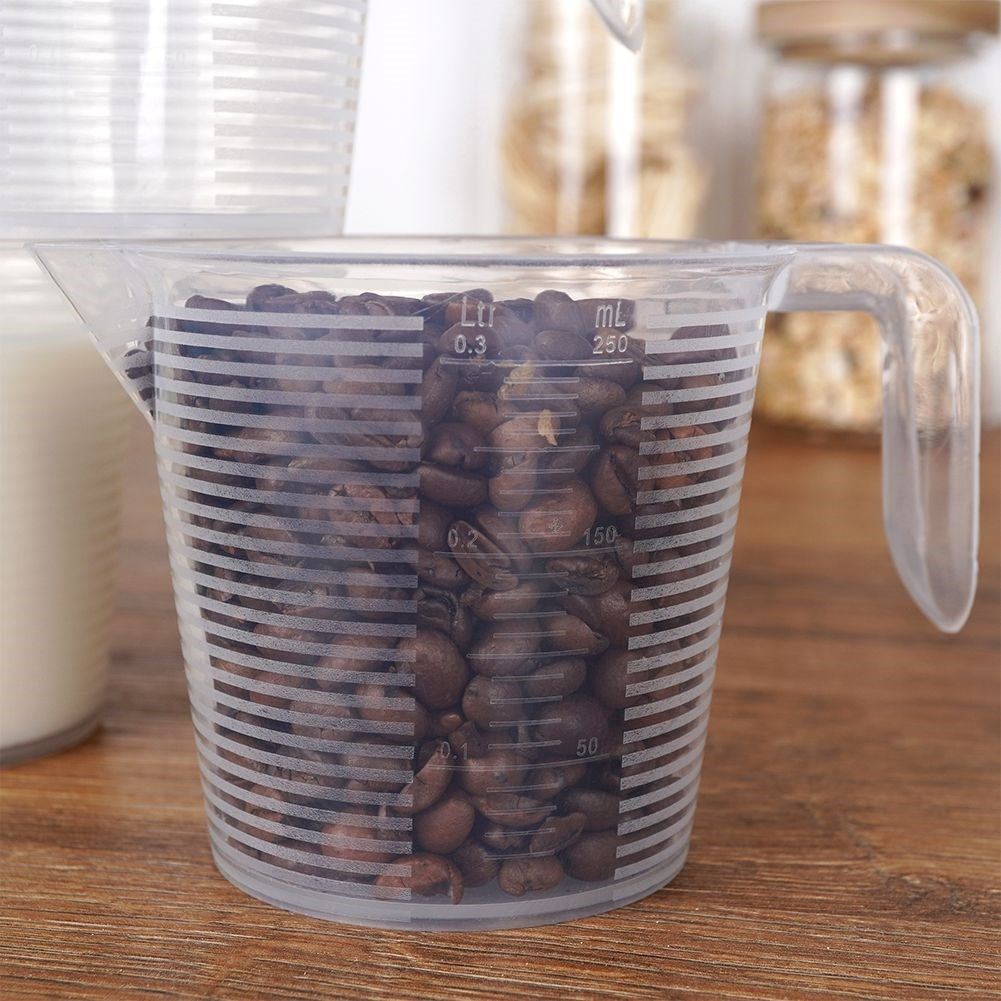 Measuring cup 250 ml with handle and spout for liquids