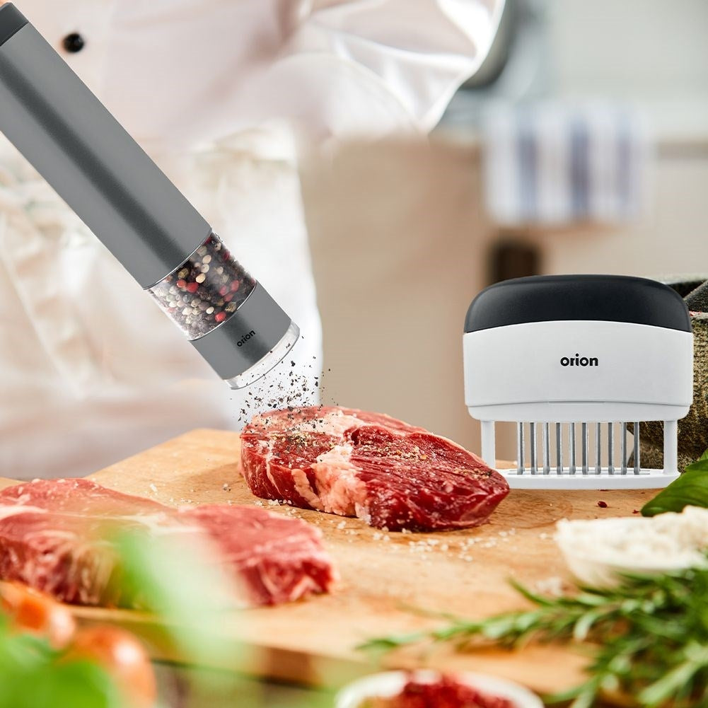 Meat tenderizer with 20 stainless steel blades