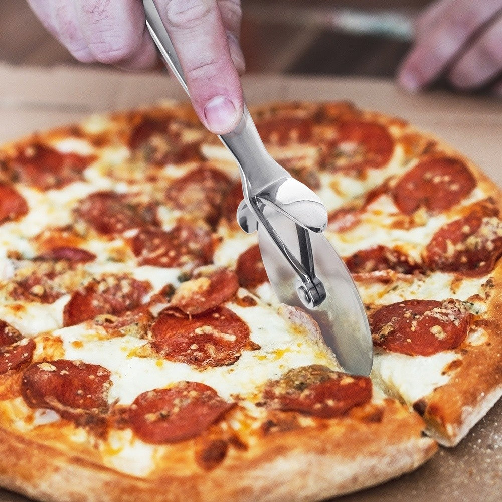 Metal pizza cutter with comfortable handle and suspension