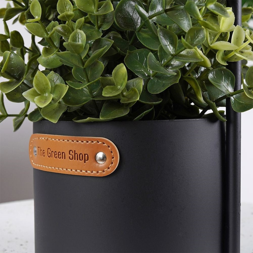 Metal pot with handle for indoor and outdoor use